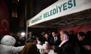 Başkan Erkan Aydın’dan Kandil Simidi İkramı