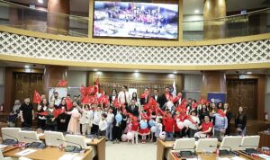 Antalya Büyükşehir Meclisi’nde koltuklar çocuklarda