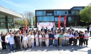 İnegöl’ün Küçük Sanatçılarının Eserleri 23 Nisan Özel Sergisinde Görücüye Çıktı