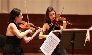 İzmir Oda Orkestrası yine ayakta alkışlandı