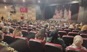 Manisa Şehir Tiyatrosu ‘Sen İstanbul’dan Daha Güzelsin’ oyununu ağırladı