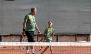 Yenişehir’de kuşaklar kortta buluştu