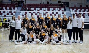 Eczacıbaşı Genç Kız Takımı Finalde!