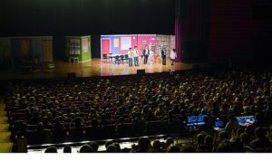 Gençlerden rock konseri ve tiyatro