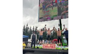 Kemer Belediye güreşçileri kürsüye çıktı