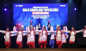 Küçükçekmece Belediyesi Halk Dansları Topluluğu’nun Yılsonu Gösterisi İzleyenleri Büyüledi