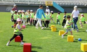 Spor Şenlikleri’nde sıra minik öğrencilerin