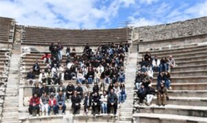 Üniversite öğrencilerine Bergama ve Ödemiş gezisi