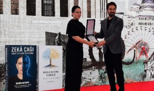 Bakan Yardımcısı Dr. Batuhan Mumcu, Araştırmacı Yazar Ümmühani Kara’ya Ödülünü Takdim Etti