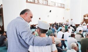 Canik’te Camiler Çocuklarla, Çocuklar Hediyelerle Buluşuyor