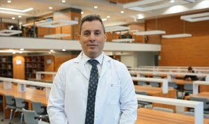 Dr. Öğr. Üyesi Ahmet Kayhan Şen’den Halk Sağlığı Haftası mesajı: “Hastalığı tedavi etmekten önce sağlığı korumalıyız”