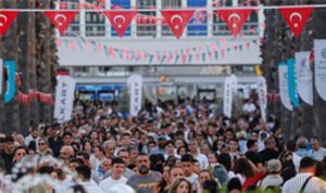 İEF’de eğlence ve sürprizler bir arada