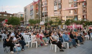 Maltepe’de yarı final coşkusu dev ekranda izlendi